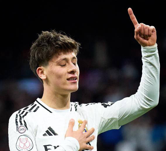 皇马新援居莱尔:绝佳组织者兼射手,备受瞩目 皇马新援居莱尔:绝佳组织者兼射手,备受瞩目